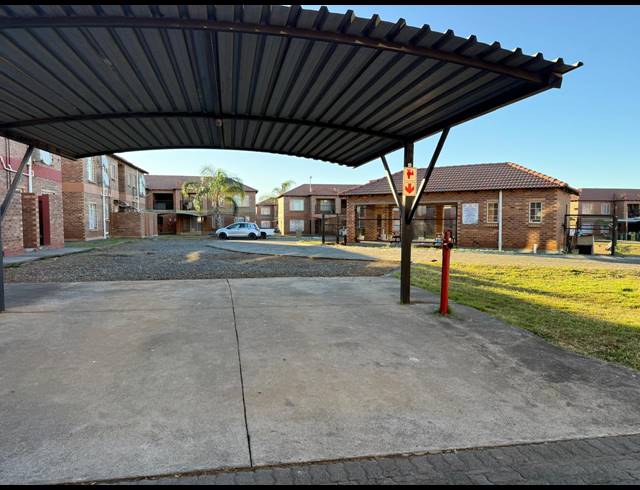 3 BEDROOM APARTMENT FOR SALE IN WATERVAL EAST